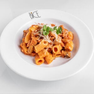 P&acirc;tes Pomodoro e Pancetta avec sauce ros&eacute;e velout&eacute;e, champignons, pancetta croustillante et parmesan r&acirc;p&eacute;