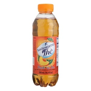 Boisson San Benedetto &agrave; la p&ecirc;che, servie fra&icirc;che, sur une page de cuisine italienne.