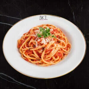 Pâtes à la sauce Pomodoro e Basilico, tomates San Marzano et basilic frais, inspirées de la cuisine italienne